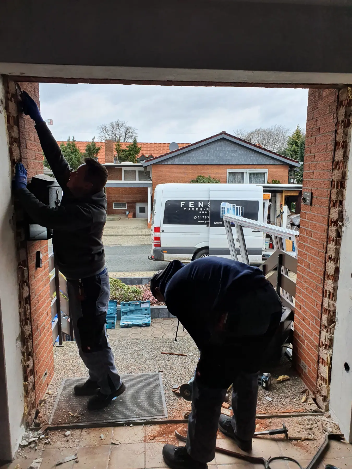 Zwei Arbeiter arbeiten  von Polfenster