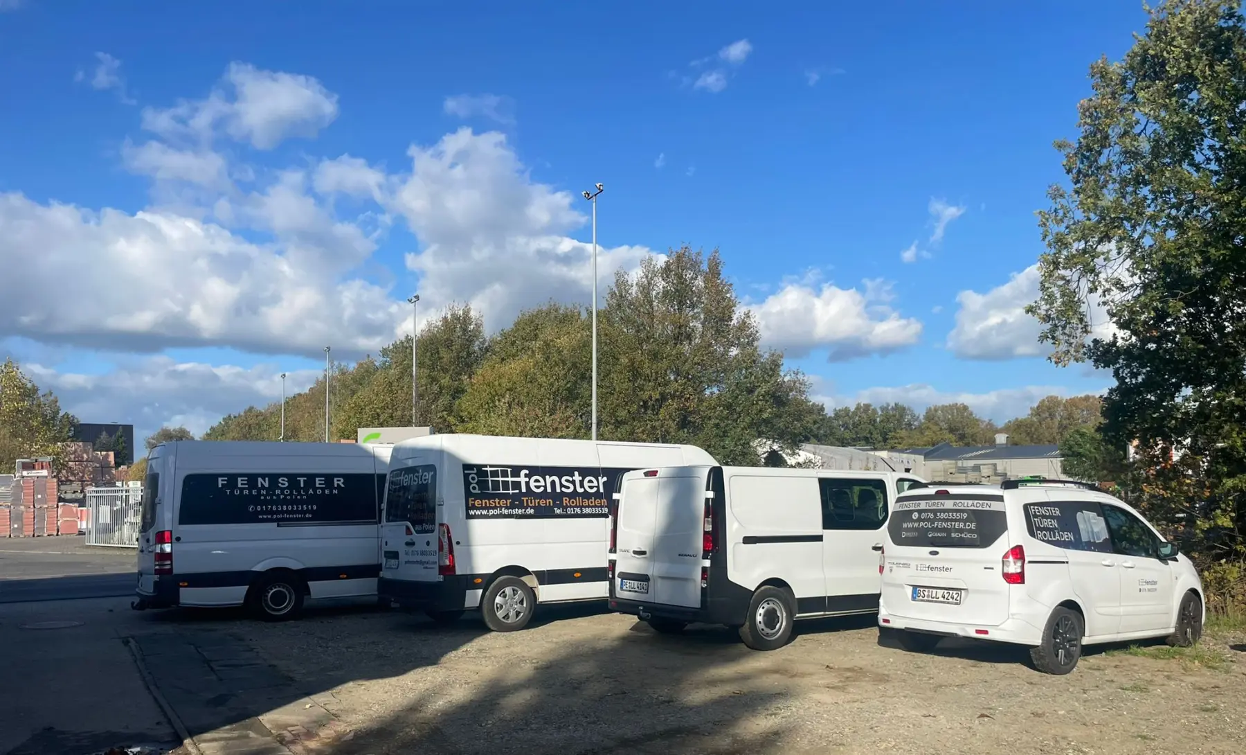 Vier Autos von Polfenster